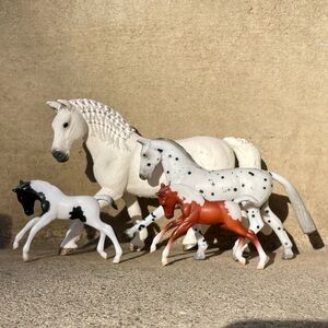 4 Schleich/Breyer Horses